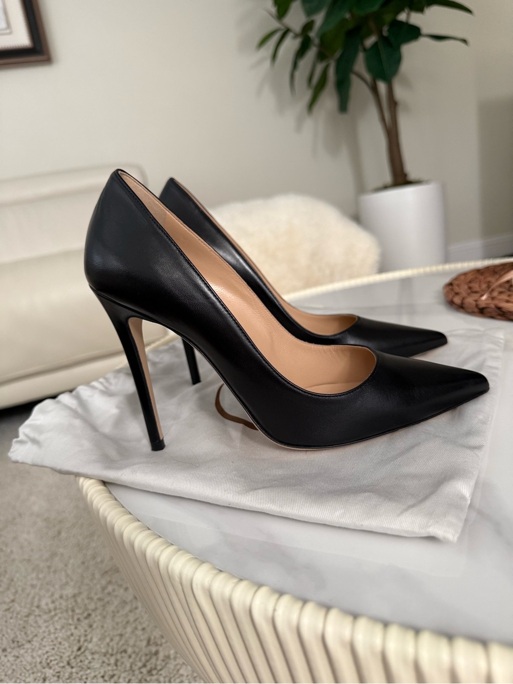 M.GEMI Black Leather Pointed Toe Stiletto Pumps Heels Size 38 Made in Italy